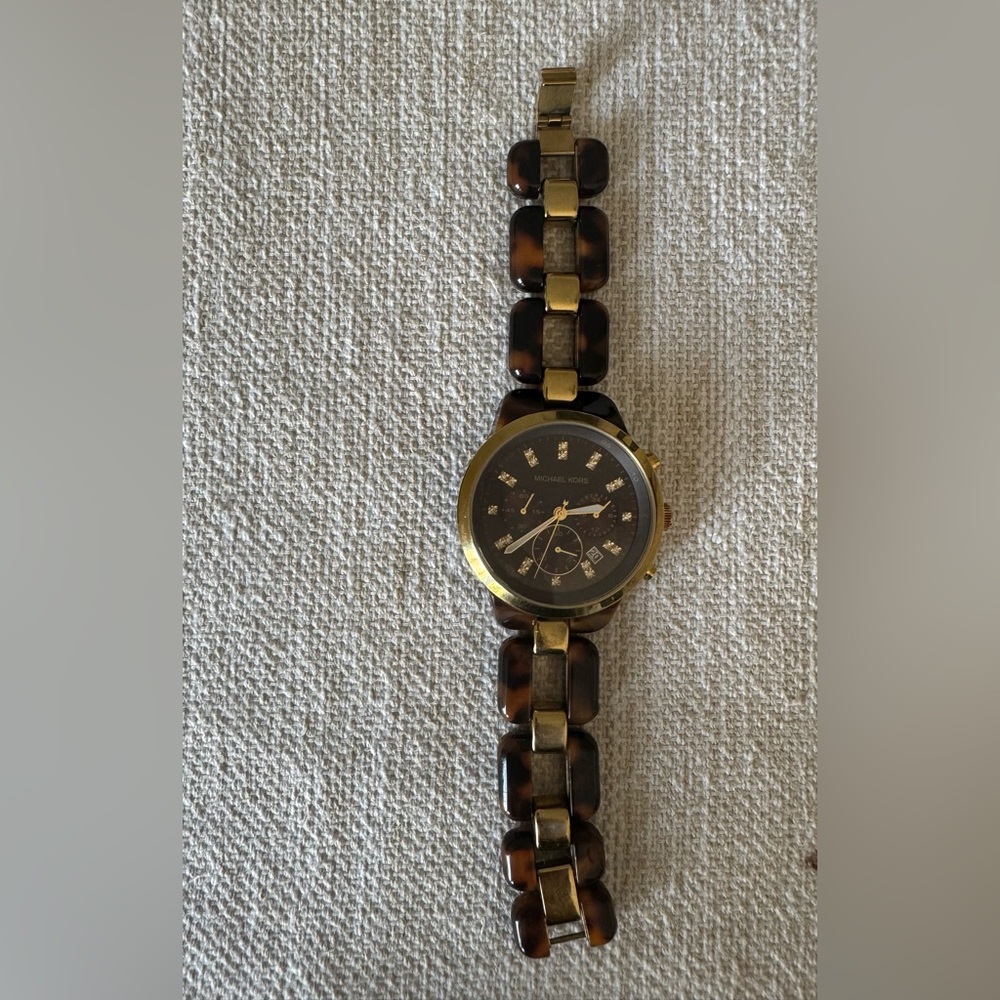 Michael Kors. MK5609 Women’s Brown acrylic dial quartz watch.